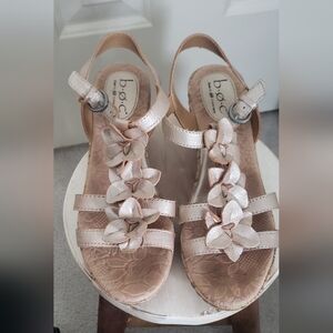 b.o.c. Women's Floral Sandals - Cream